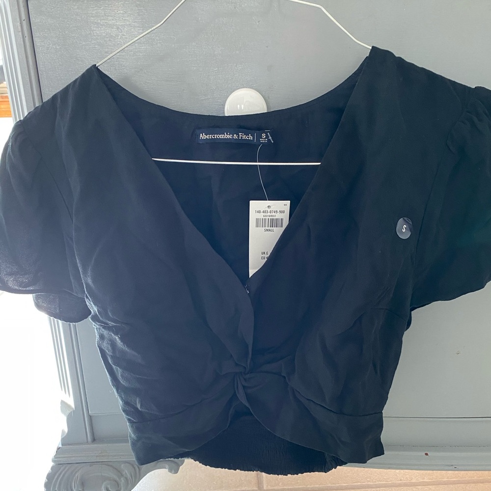Abercrombie &Fitch cute black crop top